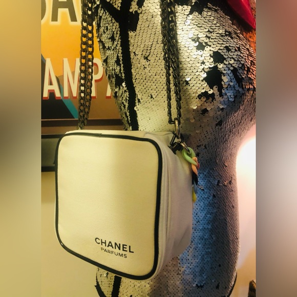 Auth. CHANEL Restyled Square White & Black Crossbody/Handbag from Cosmetic Case - Picture 15 of 16